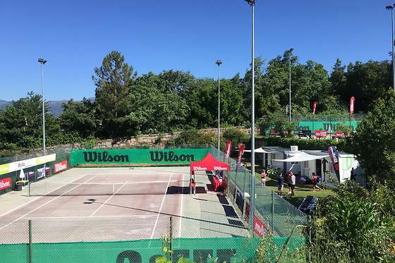 Uma aula de ténis para 1 em Dulusport em Arroios (Vila Real)