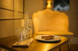 1 noite com pequeno-almoço para 2 num hotel literário | Azores Book Hotel, Açores
