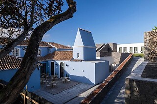1 noite com pequeno-almoço para 2 num hotel literário | Azores Book Hotel, Açores
